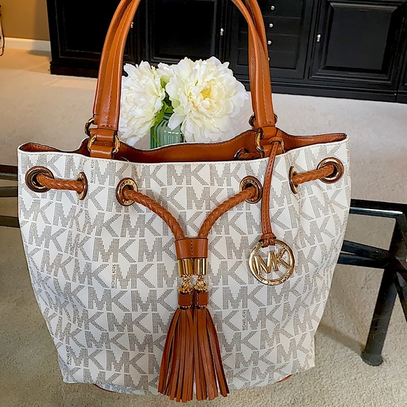 Michael Kors Handbags - ♥️ Michael Kors Marina Tote Bag 👜
